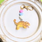 【SALE】アイスキャンディを食べる恐竜キーホルダー