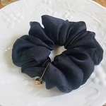 basic black サテンシフォンドットシュシュ（水玉ボリュームシュシュ）