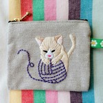 毛糸コロコロ子猫ちゃん刺繍ポーチ