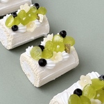 ミニチュア　マスカットのロールケーキ