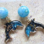 ◇1575　✨イルカと蓄光ビーズの樹脂ノンホールピアス🐬🌟（ピアス・イヤリング）
