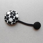 こっそりネコとフェルトのくるみボタン　ヘアゴム　
