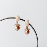【期間限定価格】ポリマークレイ × 貝パールジュエル costume jewelry イヤリング -beige-