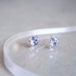 タンザナイトの一粒ピアス　４ｍｍ　　サージカルステンレス　金属アレルギー対応　小さい　小粒　天然石ピアス　誕生日　プレゼント　クリスマス　ギフト　付けっぱなし