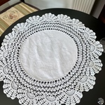 英国買い付け♪ アンティーク 手編み&ダマスク織のレースマット 直径31ｃｍ　クロシェレース/ホワイトワーク
