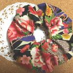ちょっと大きめ個性的和柄シュシュ（和柄・着物柄）