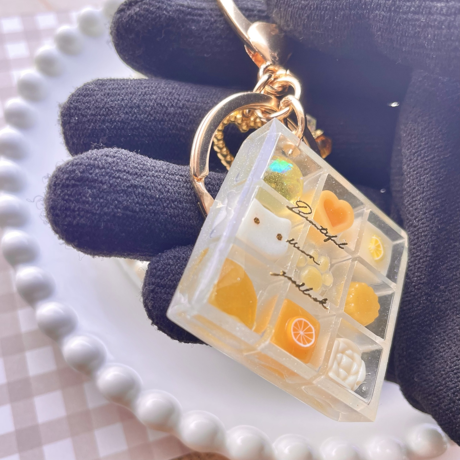 💜推しカラー♡紫のチョコレートボックスのレジンキーホルダー