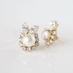 クリーム＊スワロフスキークリスタル×パール＊うさぎピアス／イヤリング【K14gf・金属アレルギー対応】