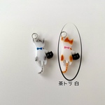つり革にゃんこ 茶トラ白