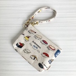 スマートキーも一緒に入れられる！ポーチ型キーケース（寿司ネコ柄 生成り）