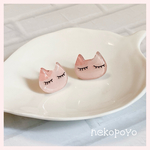 猫ピアス（レジン・プラ版） ピンク　ネコ　ねこ　スタッドピアス　キャッチ式ピアス　かわいい