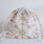 インド刺繍・巾着ポーチ（M）　メイクポーチ　贈り物　ギフトに◎