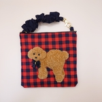 トイプードルのミニポーチ　バッグチャーム型　ふわふわ毛糸立体刺繍　赤　黒チェック　持ち手フリル　ファスナー16センチ
