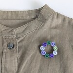 刺繍糸のリースブローチ(桔梗)