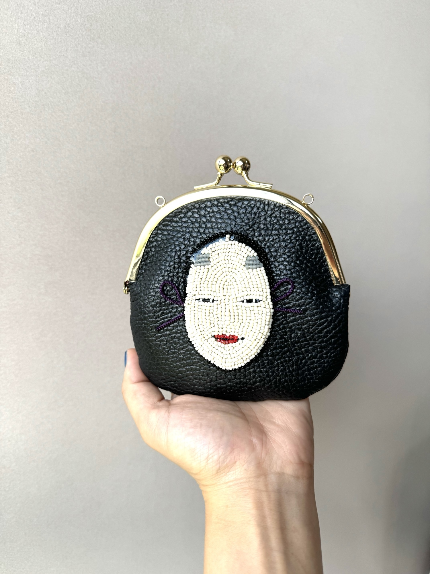 ビーズ刺繍とレザー】表裏🪡般若とおかめのがま口ショルダー財布 （5つ