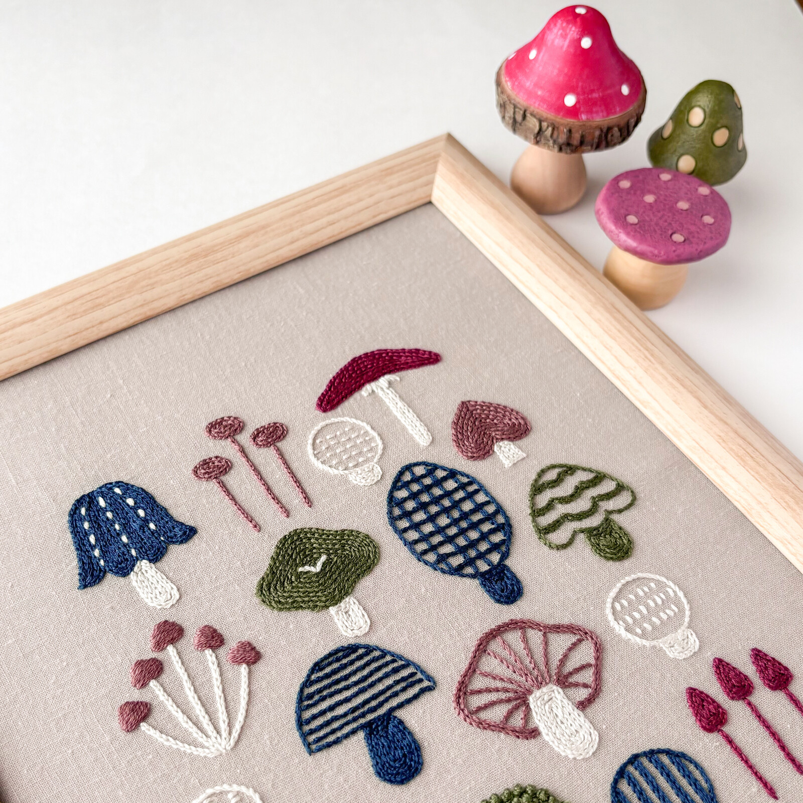 刺繍図案 秋の野山 ダウンロード用/きのこモチーフ ファブリックパネル