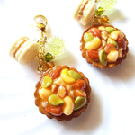 キャラメルナッツタルトのチャーム