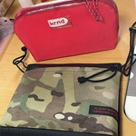  【オーダーページ】黒いサコッシュカモポケット&ポーチ赤&ポーチ桃