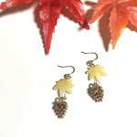 秋の🍁ゆらゆら松ぼっくりピアスorイヤリング  