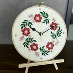 赤い花のサークル刺繍時計＊*