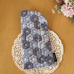 ＊ふかふか♡めがねケース＊めがねポーチ サングラスケース かぎ編みのお花のモチーフ リアルニットプリント  グレー