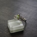 ペリドット　ペアシェイプ　５CZティアラリング　SILVER925　