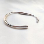 水濡れOK　ニュアンスバングル　シルバー　サージカルステンレス　つけっぱなし　ウェーブ　なみなみ　フリーサイズ　アレルギー対応　調整可能　こっくり秋#143