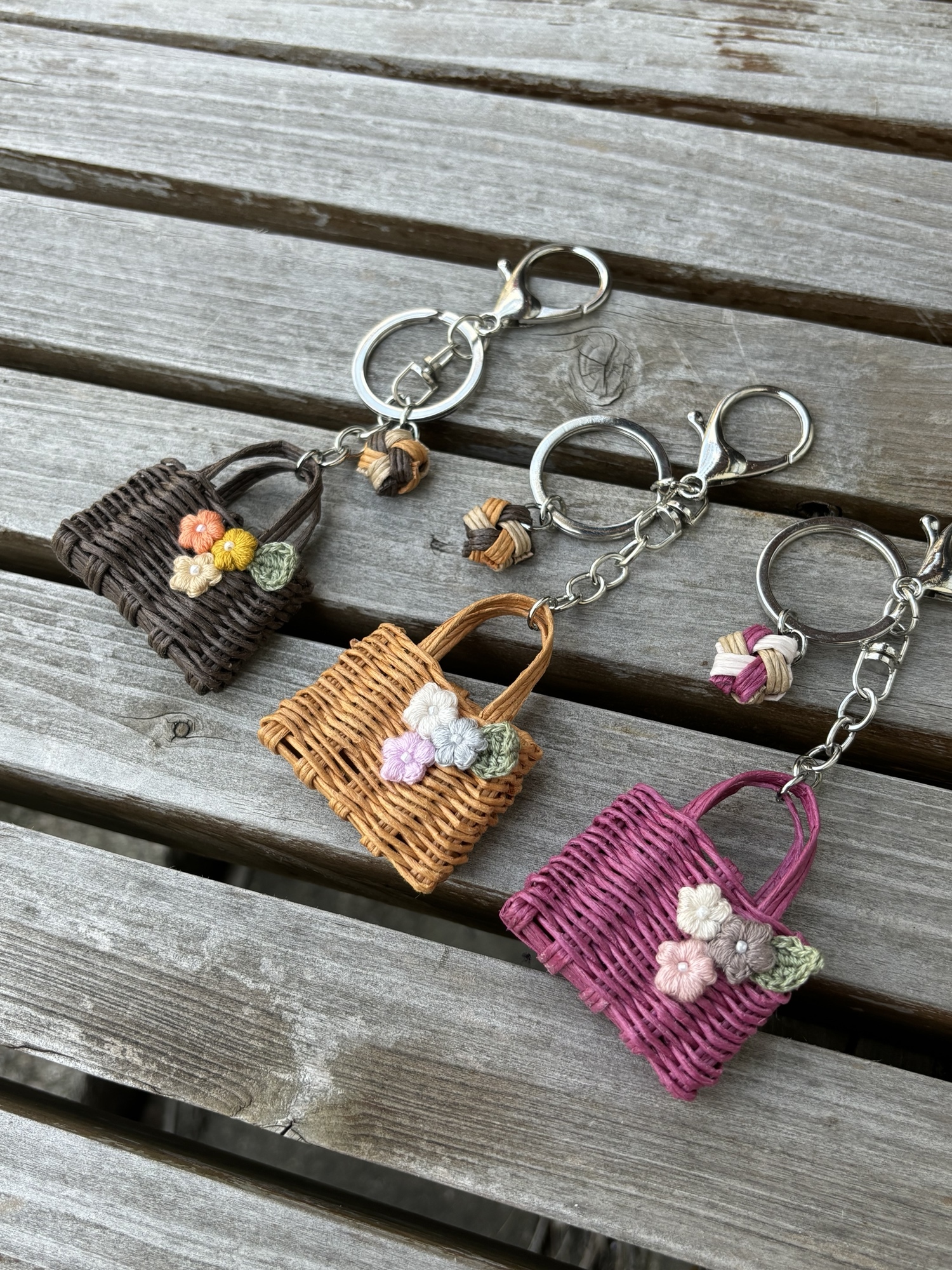 キャトル　絹糸　小さな手まり　バックチャーム5個　天然石　ハンドメイド 絹糸 小さな手まり バッグチャーム 天然石 ハンドメイド - メルカリ