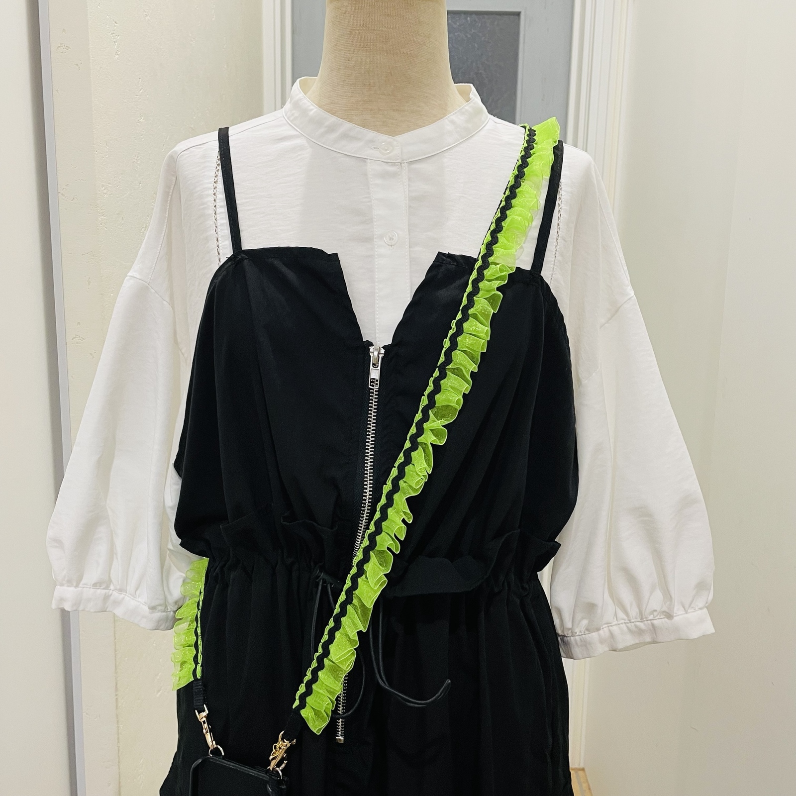 michimichi ひまわり　インド刺繍　ホワイト　ショルダーバッグ michimichi ひまわり様専用 ショルダーバッグ インド刺繍