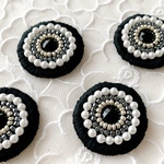 【再販×15】まんまるいパール刺繍イヤリング（ブラック）