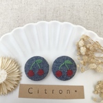 さくらんぼ刺繍　ヘアゴム　くるみボタン