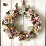 秋感じるお花と木の実の大きなリース