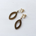 淡水真珠：pearl×oval shell earring[BRN]