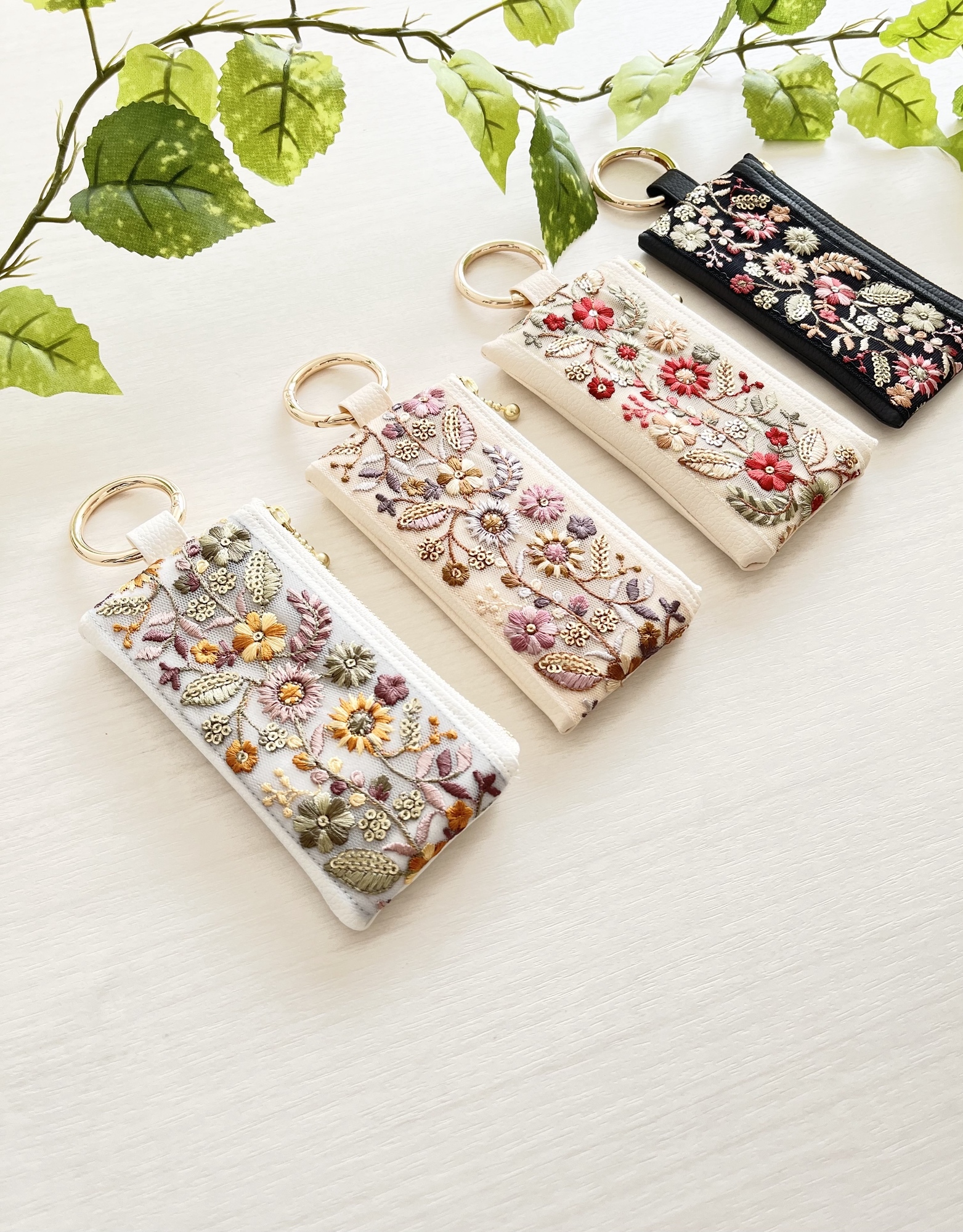 ふじ　ミニポーチ　インド刺繍ゴールドオレンジ系と合皮　ハンドメイド 0f5c79c59ca8a5b6cbbffccb749ba1