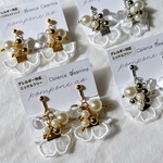 再販多数🤍レースフラワー 小粒パール ピアス／イヤリング