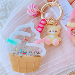 くまちゃんのカップアイス　ハンドメイドレジン　キーホルダー　ハンドメイドキーホルダー　シャカシャカキーホルダー　シェイカーキーホルダー　くま　アイスクリーム　夏