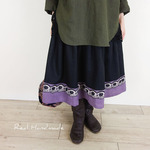 [予約販売] ブラックリネンとモーブサークル刺繍タックスカート