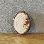 イタリア製の古いカメオ Cameo アンティークブローチ　Italy 【1点】