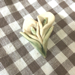 陶器  ブローチ  水芭蕉  