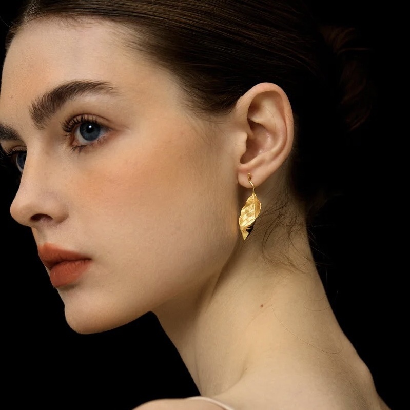 3D antique leaf pierce