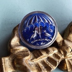 #vintageczechglass#czechbutton#チェコボタン　27㍉Two birds exchanging hearts under an umbrella cobalt金具式