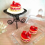 ミニチュア贅沢ケーキSP ～真っ赤なストロベリーソースのネイキッドケーキ～ フェイクスイーツ ケーキ・ブライス・シルバニア好きさんにも♪