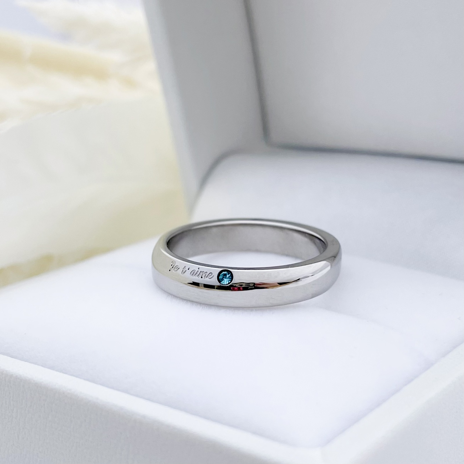 期間限定価格『スイートブルーの煌めき』誕生石 刻印 サージカルステンレス 婚約 指輪 アレルギーフリー