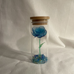 ガラスの中の青い薔薇