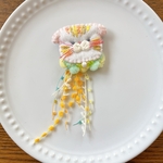 刺繍ブローチ（垂れ耳ネコ）