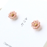 ［モーブピンク］コスモスの耳飾り　一粒　花　小さい　ピアス　イヤリング　秋桜　コスモス　秋　こっくり