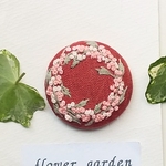 刺繍くるみボタン(ヘアゴム/ブローチ)リース