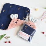 ネーム入れ、名入れ可♪mini ハンカチ　うさちゃん（くすみピンク×ネイビーさくらんぼ柄）
