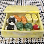 【陶器】ミニチュア　弁当箱（中の具材は箸置きになる）セット