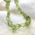 #472 メロンソーダのゼリーみたいな　ペリドット【半連19㌢】ラフタンブル　ラフロック　タンブル 原石アクセサリー